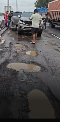 नाशिकच्या पंचवटी परिसरात पाच वाहने एकमेकांवर आदळली , मुंबई आग्रा महामार्गावर भीषण अपघात