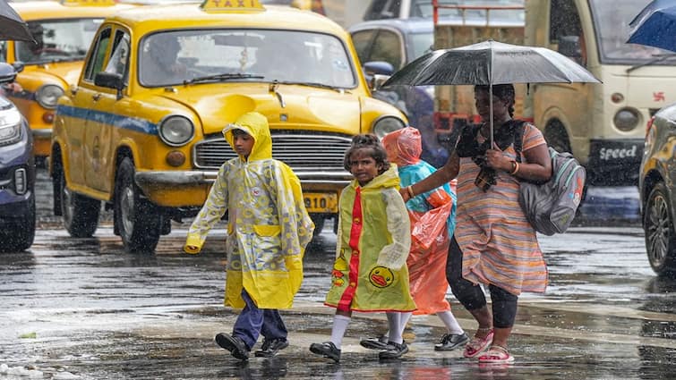 Vadodara News due to heavy rainfall holiday declared in schools tomorrow School Closed in Vadodara: વડોદરા જળમગ્ન, ગુરુવારે સ્કૂલોમાં જાહેર કરવામાં આવી રજા