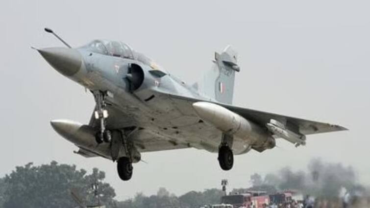 UAE Mirage 2000 fighter jets lands in China falcon shield 2024 exercise close to Ladakh india tension raise UAE- China Joint Exercises: ड्रैगन ने बढ़ाई भारत की टेंशन! चीन में लैंड हुए UAE के मिराज-2000 फाइटर जेट, जानें वजह