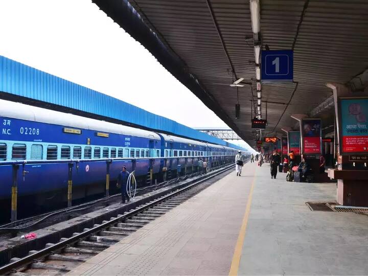 असाच एक शब्द म्हणजे रेल्वे स्टेशन. आपण रेल्वे स्टेशन हा शब्द बोलतो, ऐकतो आणि वाचतोही, पण त्याला हिंदीत काय म्हणतात ते आपल्याला माहित नाही.