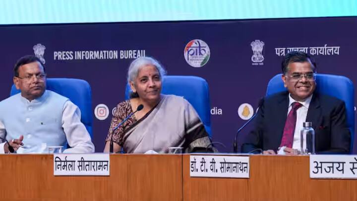 ਨਵੀਂ ਟੈਕਸ ਪ੍ਰਣਾਲੀ ਦੇ ਦੂਜੇ ਸਲੈਬ ਵਿੱਚ ਵੀ ਬਦਲਾਅ ਕੀਤੇ ਗਏ ਹਨ। ਦੋਵਾਂ ਬਦਲਾਵਾਂ ਤੋਂ ਟੈਕਸਦਾਤਾਵਾਂ ਨੂੰ 17,500 ਰੁਪਏ ਤੱਕ ਦਾ ਫਾਇਦਾ ਹੋਵੇਗਾ। ਹਾਲਾਂਕਿ, ਨਰਿੰਦਰ ਮੋਦੀ ਸਰਕਾਰ ਦੁਆਰਾ ਪੁਰਾਣੇ ਟੈਕਸ ਪ੍ਰਣਾਲੀ ਨੂੰ ਛੂਹਿਆ ਨਹੀਂ ਗਿਆ ਹੈ।