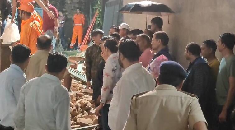 Three people died and 7 were injured when a house collapsed in Dwarkas Khambhali during heavy rains દ્વારકાના ખંભાળિયામાં અતિભારે વરસાદ વચ્ચે કરૂણ ઘટના, મકાન ધરાશાયી થતાં 3નાં મૃત્યુ