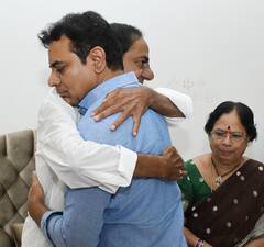 In Pics: కేసీఆర్‌తో కేటీఆర్ పుట్టిన రోజు వేడుకలు - కుమారుడ్ని హత్తుకొని శుభాకాంక్షలు