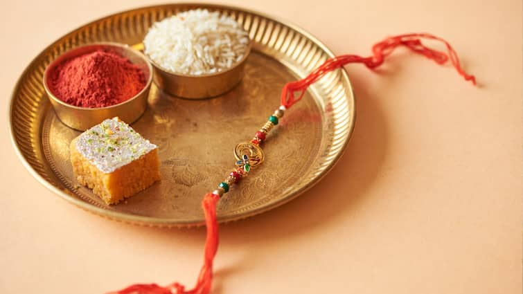 careful of these 5 mistakes while tying rakhi on the auspicious occasion of raksha bandhan 2024   Raksha Bandhan 2024: રક્ષાબંધનના શુભ અવસર પર રાખડી બાંધતા સમયે આ 5 ભૂલ ન કરવી જોઈએ