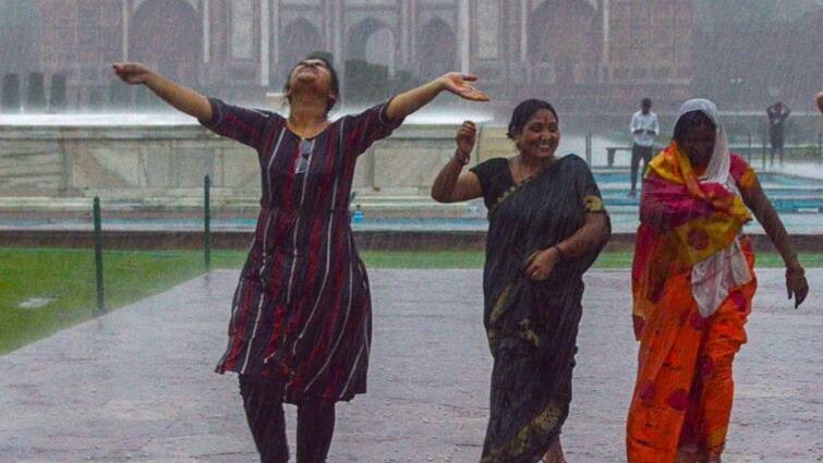 Heavy rain alerts in Uttar Pradesh Many Districts in Next 2 Days Agra Aligarh Mathura पश्चिमी यूपी के इन जिलों में जमकर बरसेंगे बदरा, पूर्वी यूपी में उमस करेगी परेशान, जानें- मौसम का हाल