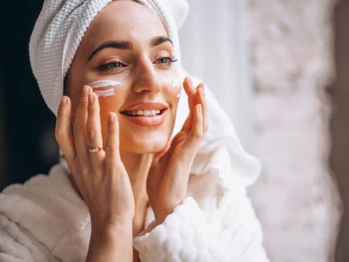 Skin Care Tips: ਜੇਕਰ ਤੁਸੀਂ ਰੋਜ਼ਾਨਾ ਰਾਤ ਨੂੰ ਇਸ ਖਾਸ ਚੀਜ਼ ਨੂੰ ਆਪਣੇ ਚਿਹਰੇ 'ਤੇ ਲਗਾਓਗੇ ਤਾਂ ਇਕ ਹਫਤੇ 'ਚ ਤੁਹਾਨੂੰ ਫਰਕ ਦਿਖਾਈ ਦੇਵੇਗਾ ਅਤੇ ਤੁਹਾਡਾ ਚਿਹਰਾ ਚਮਕਦਾਰ ਹੋ ਜਾਵੇਗਾ।