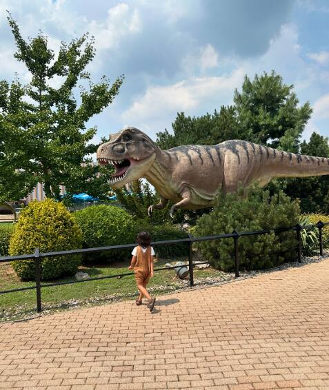 नताशा ने 24 जुलाई को अपने इंस्टग्राम एकाउंट से वीडियो और कुछ तस्वीरें शेयर की हैं. इनमे एक्ट्रेस अपने बेटे अगस्त्य के साथ देखने को मिल रही हैं.