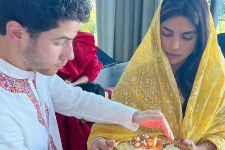 look special in your home function then try this ethnic dresses of Priyanka Chopra If you also want to look beautiful in your home function, then you can try some ethnic looks of Priyanka Chopra.