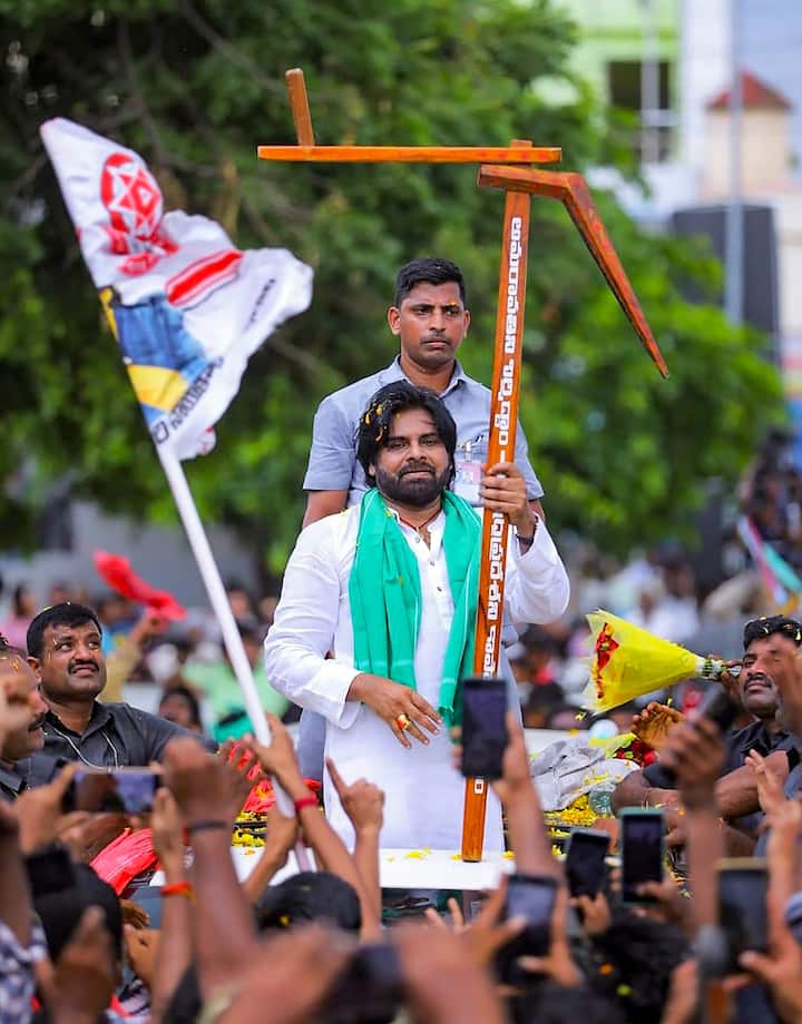 'पावर स्टार' पवन कल्याण ने इस तरह कुल तीन शादियां कीं, जबकि उनकी कुल चार संतानें हुईं.