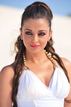 Bollywood के 'दानवीर कर्ण' सितारे, जो करते हैं चैरिटी के लिए लाखों-करोड़ों दान, देखें लिस्ट में कौन-कौन हैं शामिल