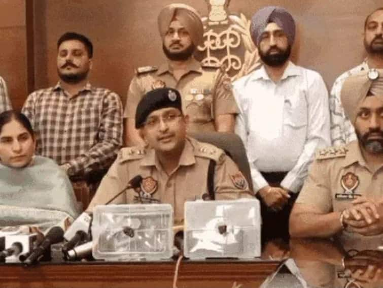 Agniveer scheme started showing its true colors! A jawan who came on leave committed a big crime by bringing weapons from UP Agniveer Scheme: ਅਸਲੀ ਰੰਗ ਵਿਖਾਉਣ ਲੱਗੀ ਅਗਨੀਵੀਰ ਸਕੀਮ! ਛੁੱਟੀ 'ਤੇ ਆਏ ਜਵਾਨ ਨੇ ਯੂਪੀ ਤੋਂ ਅਸਲਾ ਲਿਆ ਕੇ ਕੀਤਾ ਵੱਡਾ ਕਾਂਡ