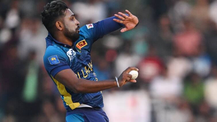 After Dushmantha Chameera Nuwan Thushara ruled out from IND vs SL T20I series due to thumb injury India vs Sri Lanka IND vs SL: भारत के खिलाफ टी20 सीरीज़ से पहले श्रीलंका को लगा दूसरा झटका, अब यह गेंदबाज़ हुआ चोटिल 