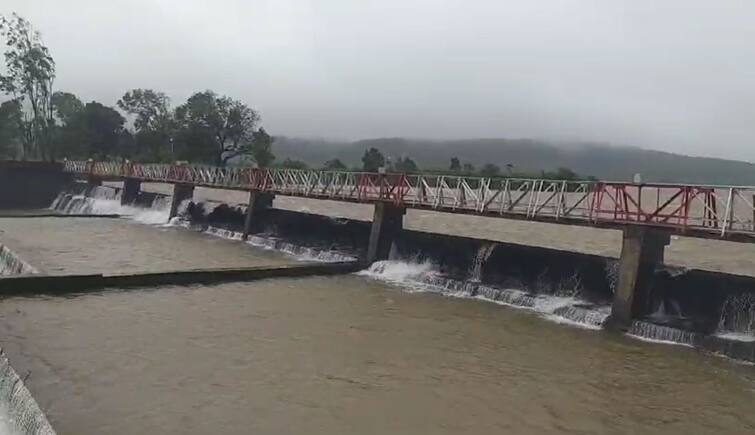 Kolhapur Rain News Panchganga river reaches danger level Kolhapur Ratnagiri road closed for traffic पंचगंगा नदीनं गाठली धोक्याची पातळी, 81 बंधारे पाण्याखाली, कोल्हापूर-रत्नागिरी मार्ग वाहतुकीसाठी बंद