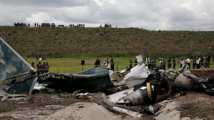 इस हादसे में 18 लोगों की मौतें हुई. जिनमें को पायलट भी शामिल था. हादसे में जान गंवाने वाले लोगों को अब मुआवजा दिया जाएगा. इंश्योरेंस कंपनी यह राशि देगी.