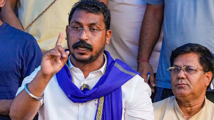 उन्होंने कहा कि डेमोक्रेसी के लिए लड़ने की ताकत जिसमें भी होगी इंडिया गठबंधन उन्हीं के लिए बना है. उन्होंने कहा कि चंद्रशेखर आजाद को इंडिया गठबंधन के साथ होना चाहिए. अब बात यह है कि क्या इंडिया गठबंधन को चंद्रशेखर आजाद की कमी का एहसास हो रहा है? और अगर हां तो इसको लेकर चंद्रशेखर आजाद क्या फैसला लेंगे. यह जानना दिलचस्प होगा.