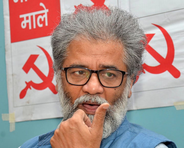 आगे दीपांकर भट्टाचार्य ने कहा कि बेसिक पोजीशन यहीं से तय होनी चाहिए. जो राजनीतिक-वैचारिक रूप से यहां हैं, उन्हें I.N.D.I.A. के साथ होना चाहिए.