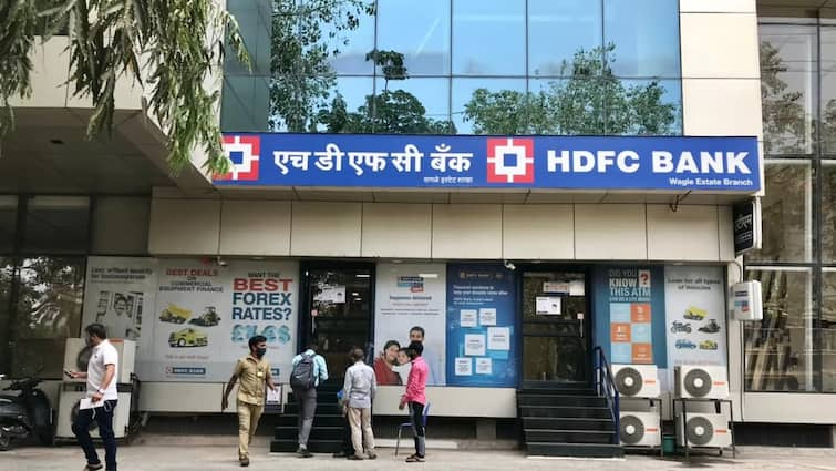 RBI imposes monetary penalty on hdfc bank for non compliance of its directions on interest rate deposits recovery agents and customer services  RBI On HDFC Bank: HDFC બેંક સામે RBIની મોટી કાર્યવાહી, નિર્દેશોનું પાલન નહીં કરવા પર ફટકારી પેનલ્ટી 