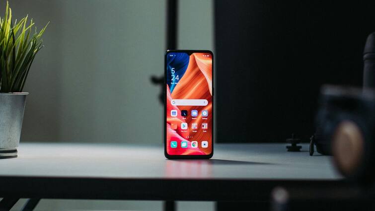 Motorola Smartphones: বিশ্বের 'স্লিমেস্ট' ফোন লঞ্চ করতে চলেছে মোটোরোলা, ডিজাইন হবে ঝকঝকে, ডিভাইস হবে হাল্কা Motorola Teases Launch of New Phone in India Claimed to Be Worlds Slimmest Phone Motorola Smartphones: বিশ্বের 'স্লিমেস্ট' ফোন লঞ্চ করতে চলেছে মোটোরোলা, ডিজাইন হবে ঝকঝকে, ডিভাইস হবে হাল্কা