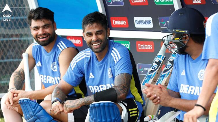 Rinku Singh yet again asks for bat from Indian teammate Suryakumar Yadav before IND vs SL series IND vs SL: ব্যাট দিয়ে দাও দাদা... ফের ব্যাটের দাবিতে সরব রিঙ্কু, এবার কার কাছে করলেন আবদার?