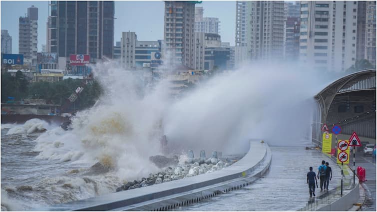 Mumbai Rains Updates Flights Local Trains Affected Due To Heavy Rain Airlines Issue Travel Advisory Mumbai Rains Updates: मुंबई में भारी बारिश से हवाई उड़ानें प्रभावित, IMD ने जारी किया अलर्ट