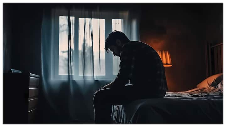 OCD एक मानसिक बीमारी है जिसमें व्यक्ति के मन में बार-बार अनचाहे विचार आते हैं और वह इनसे छुटकारा पाने के लिए कुछ खास काम करना होता है.