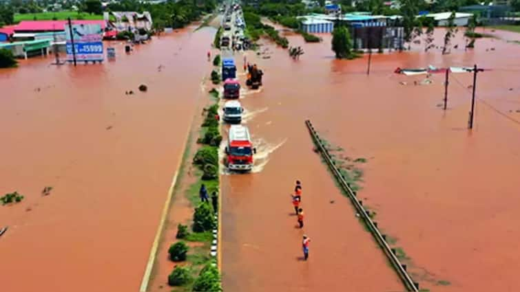 Kolhapur Rain Update The hanging sword of flood in Kolhapur At how many feet does the Panchganga river reach the Pune Bangalore highway Kolhapur Rain Update : कोल्हापूरवर महापुराची टांगती तलवार; पंचगंगा नदी किती फुटांवर गेल्यास पुणे बंगळूर राष्ट्रीय महामार्गावर पाणी येतं?