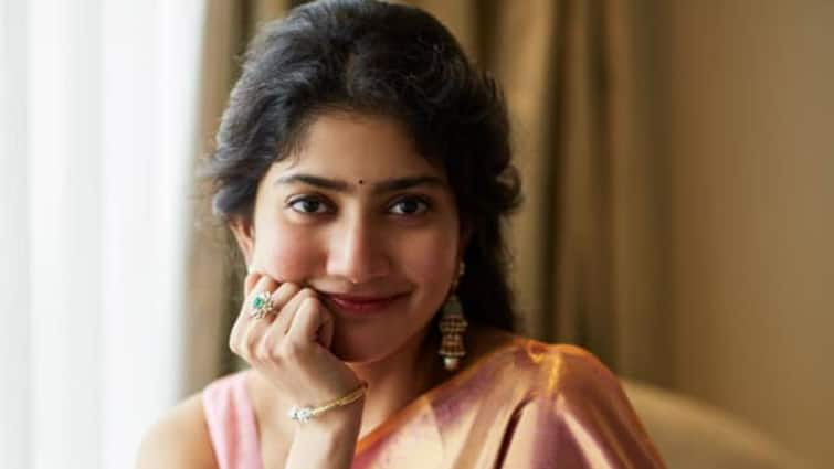 Sai Pallavi Love Relationship with Marriaged Man Entertainment News Bollywood Tollywood Sai Pallavi: বিবাহিত পুরুষের সঙ্গে সম্পর্কে জড়িয়েছেন সাই পল্লবী? খবর প্রকাশ্যে আসতেই নেটিজেনরা বলছেন...