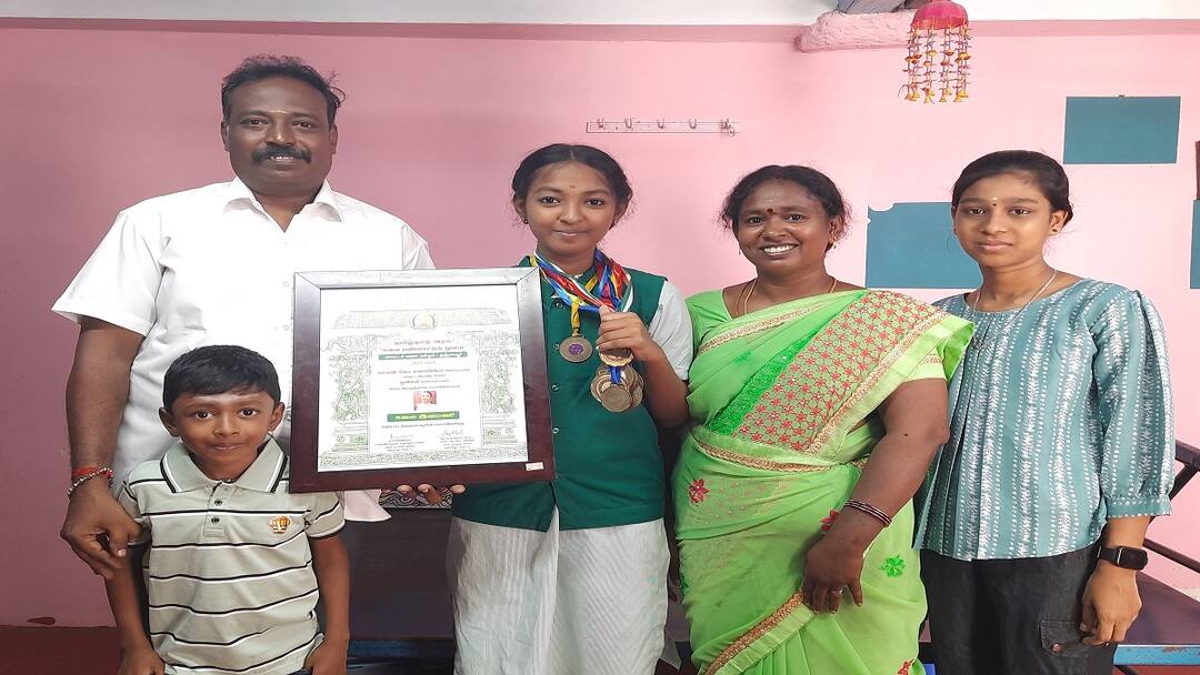 If you draw, it's an award, if you buy it, it's a prize: 14-year-old Tanjore student sets record in modern art வரைந்தால் விருதுதான், வாங்கினா பரிசுதான்: மாடர்ன் ஆர்ட்டில் சாதனை படைக்கும் 14 வயது தஞ்சை மாணவி