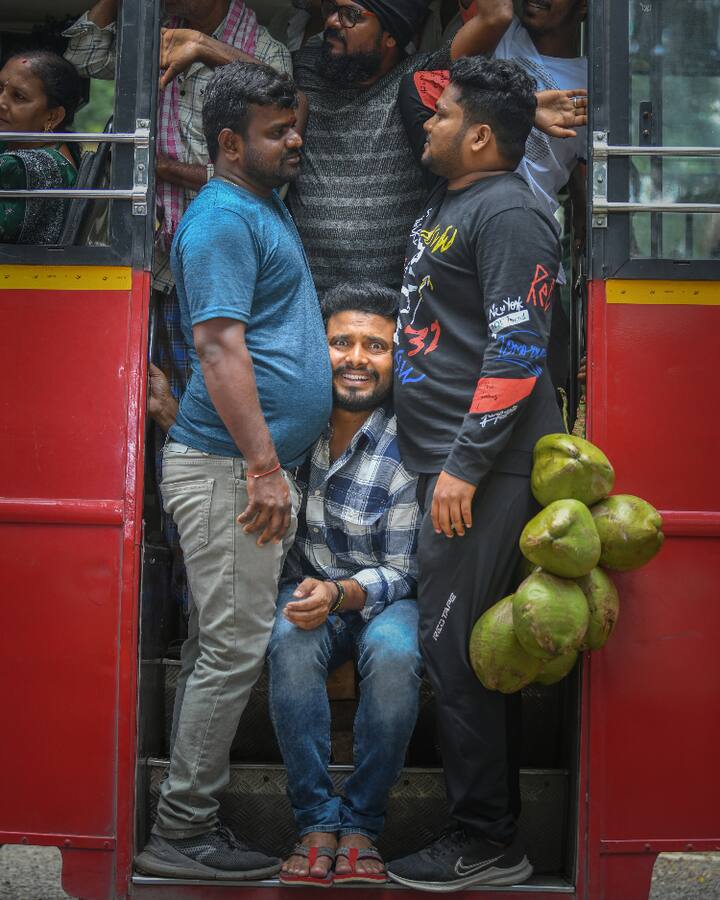 ఆహా ఓటీటీలో 'రాజు యాదవ్' స్ట్రీమింగ్ అవుతోంది. 'గెటప్' శ్రీను నటనకు ప్రశంసలు లభిస్తున్నాయి. ఆయన కెరీర్ బెస్ట్ పెర్ఫార్మన్స్ ఇచ్చారని సర్వత్రా ప్రశంసలు లభించాయి. ముఖం మీద ఎప్పుడూ నవ్వుతూ అలా నటించడం అంత సులభం కాదని ఫస్టాఫ్ నవ్వించిన ఆయన, సెకండాఫ్ ఎమోషనల్ నటనతో అదరగొట్టారు. ముఖ్యంగా చివరి 20 నిముషాలు, గెటప్ శ్రీను - ఆనంద చక్రపాణి నటన సినిమాకు బలంగా నిలిచాయి.