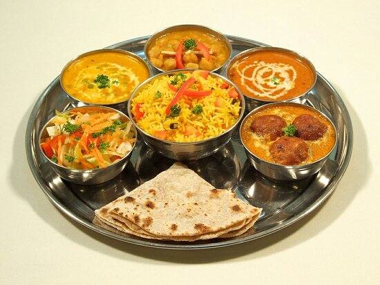 ਭੋਜਨ ਬਾਰੇ ਹਮੇਸ਼ਾ ਕਿਹਾ ਜਾਂਦਾ ਹੈ ਕਿ ਤੁਸੀਂ ਜੋ ਵੀ ਭੋਜਨ ਖਾਓਗੇ, ਤੁਹਾਡਾ ਮਨ ਉਹੀ ਰਹੇਗਾ। ਕਿਉਂਕਿ ਭੋਜਨ ਜੀਵਨ ਦਾ ਆਧਾਰ ਹੈ। ਇਸ ਲਈ ਸ਼ਾਸਤਰਾਂ ਵਿੱਚ ਭੋਜਨ ਜਾਂ ਅਨਾਜ ਦੀ ਮਹੱਤਤਾ ਦੱਸੀ ਗਈ ਹੈ। ਇਸ ਤੋਂ ਇਲਾਵਾ ਸ਼ਾਸਤਰਾਂ ਵਿਚ ਭੋਜਨ ਖਾਣ ਨਾਲ ਸਬੰਧਤ ਕਈ ਨਿਯਮ ਵੀ ਦੱਸੇ ਗਏ ਹਨ।