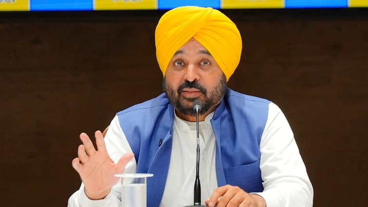 Punjab CM Bhagwant Mann Flags Off 58 Advanced Ambulances Punjab CM Bhagwant Mann Flags Off 58 Advanced Ambulances