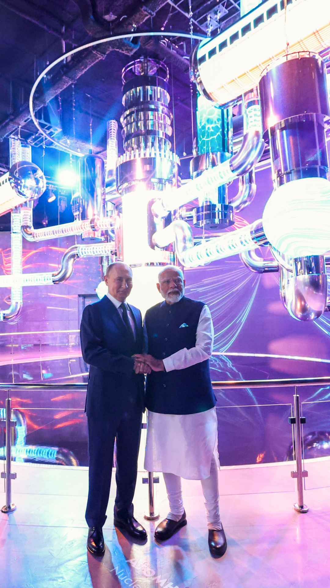 विकीपीडिया के अनुसार व्लादिमीर नाम को दो भागों में विभाजित किया गया है