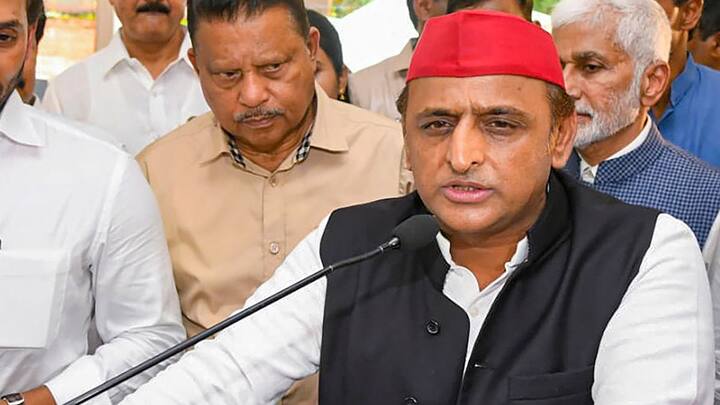 अब संसद में अस्पताल की मांग करते नजर आए और पूर्व प्रधानमंत्री स्वर्गीय अटल बिहारी वाजपेई का नाम लेते नजर आए. इसके बाद यह सवाल उठने लगे कि क्या मोहिबुल्लाह नदवी का सपा से मन भर गया है. ये देखना दिलचस्प होगा कि अखिलेश यादव इस पर क्या टिप्पणी करते हैं.