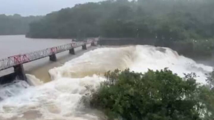 आज सकाळी दहाच्या सुमारास सहाव्या क्रमांकाचा स्वयंचलित दरवाजा उघडला.