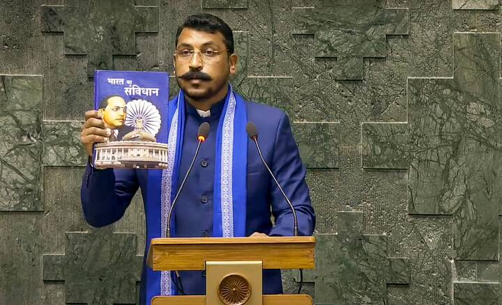 अब चौथा किरदार आजाद समाज पार्टी (कांशीराम) के चीफ, यूपी के नगीना से लोकसभा सांसद और भीम आर्मी के मुखिया चंद्रशेखर आजाद हैं.