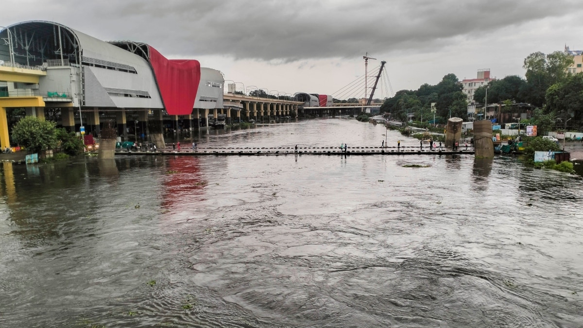 Pune Rains Live Updates: पुणे में भारी बारिश से बिगड़े हालात, महाराष्ट्र के मुंबई सहित इन जिलों में भी हाल बेहाल