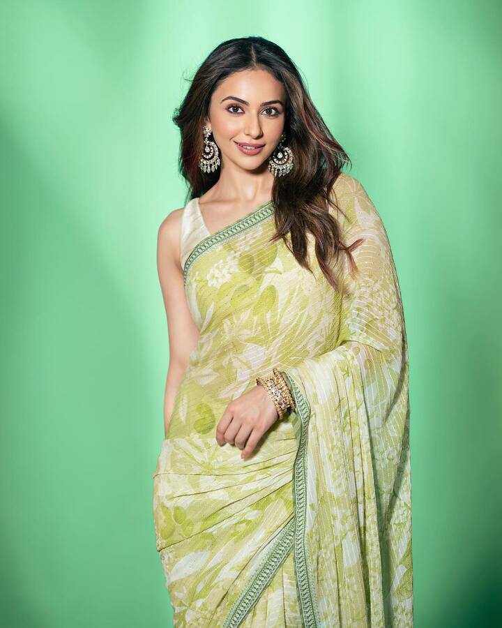 She selected a stack of golden bangles and huge silver jhumkas to accessorise her saree.