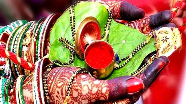 ਸਾਵਣ ਵਿੱਚ ਤੀਜ ਦਾ ਬਹੁਤ ਮਹੱਤਵ ਹੈ। ਸਾਵਣ ਵਿੱਚ ਹਰਿਆਲੀ ਤੀਜ ਦਾ ਤਿਉਹਾਰ 7 ਅਗਸਤ, 2024 ਬੁੱਧਵਾਰ ਨੂੰ ਪੈ ਰਿਹਾ ਹੈ। ਇਸ ਦਿਨ ਔਰਤਾਂ ਆਪਣੇ ਪਤੀ ਦੀ ਲੰਬੀ ਉਮਰ ਲਈ ਵਰਤ ਰੱਖਦੀਆਂ ਹਨ।