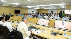 అధికారులూ పరుగు పెట్టాల్సిందే- నిర్లక్ష్యంగా వ్యవహరిస్తే చర్యలు: చంద్రబాబు