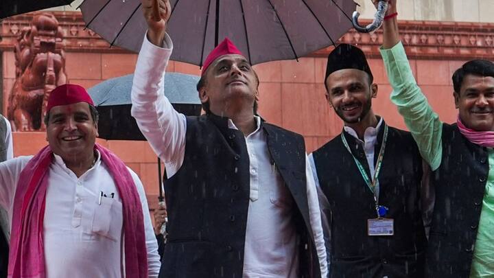 उन्होंने कहा कि हम पैकेज मांगते हैं नौजवानों के लिए, लेकिन यह लोग तो पैकेज से सरकार बना रहे हैं. हम इंडिया गठबंधन वाले लोग भी पैकेज तैयार रखेंगे.