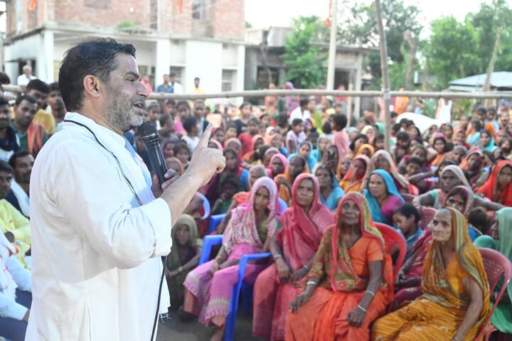 प्रशांत किशोर ने कहा कि देश में ऐसा कोई मुख्यमंत्री नहीं जिनके जाति के लोग राज्य में सबसे अधिक हों, बिहार में बड़ी चालाकी से जाति लोगों के दिमाग में बैठाया गया है, ताकि नए लोग राजनीति में आकर प्रयास ही न करें.