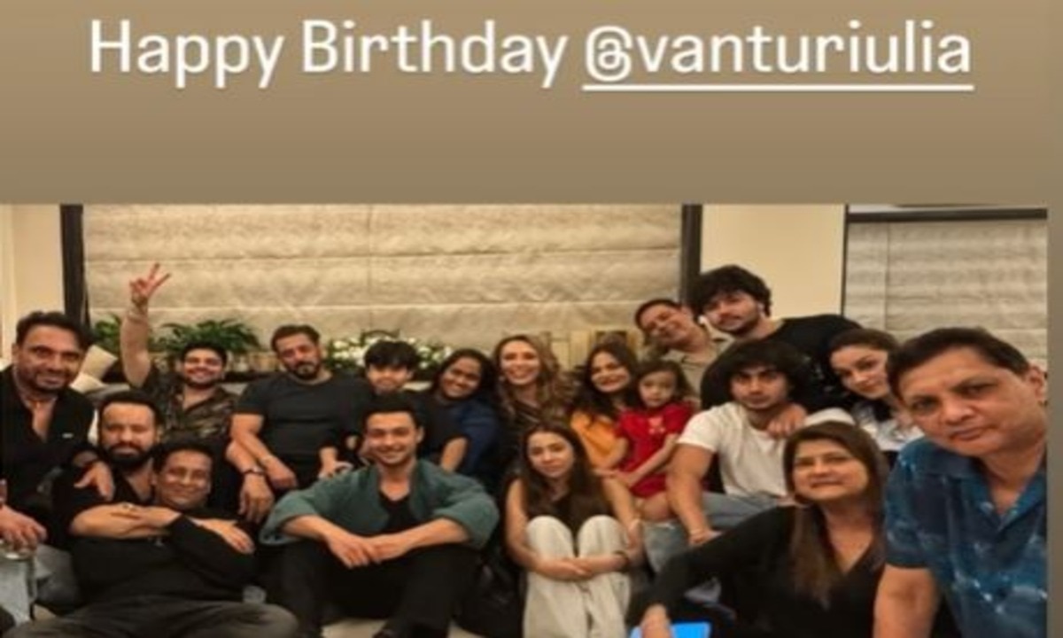 Salman Khan Turns Host For Rumoured Girlfriend Iulia Vantur's Birthday Celebrations With His Family