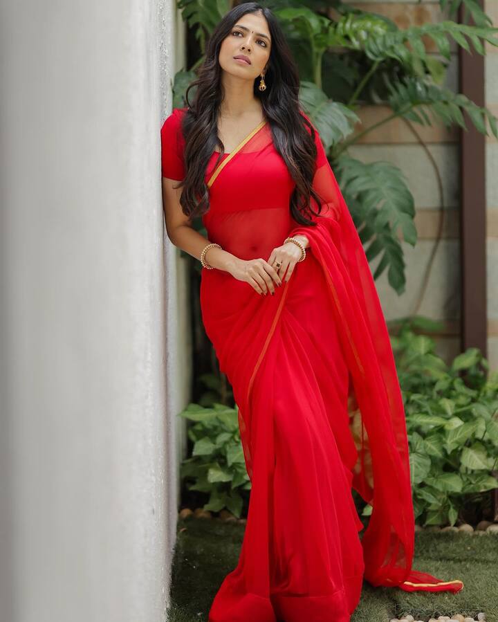 அதன் பின் மாஸ்டர் படத்தில் விஜய்க்கு ஜோடியாக நடித்து பலரது கவனத்தை ஈர்த்தார்.