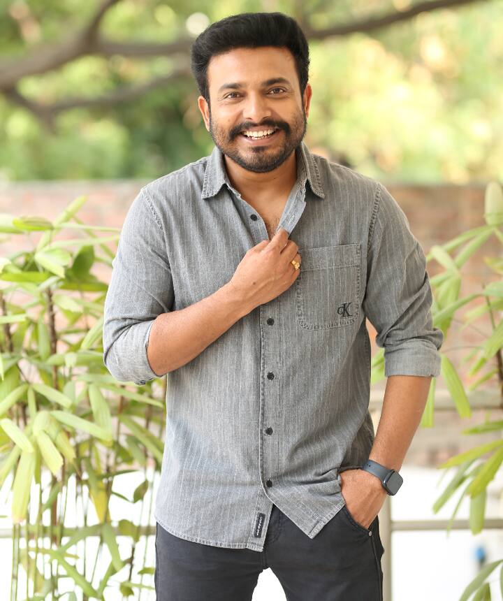 'రాజు యాదవ్' సినిమాను ప్రశాంత్ రెడ్డి, రాజేష్ కల్లేపల్లి నిర్మించగా... హర్షవర్దన్ రామేశ్వర్, సురేష్ బొబ్బిలి సంగీతం అందించారు. సాయి రామ్ ఉదయ్ కెమెరా వర్క్ అందించారు. ఈ సినిమాను Aha OTTలో చూడండి.