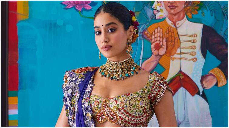 Janhvi Kapoor reveals why she did not like to choose commercial films and says that is an easy route Janhvi Kapoor: నా కెరీర్‌లో హిట్ల కంటే ఫ్లాప్సే ఎక్కువ, అయినా నేను ఆ మార్గాన్ని ఎంచుకోను - జాన్వీ కపూర్