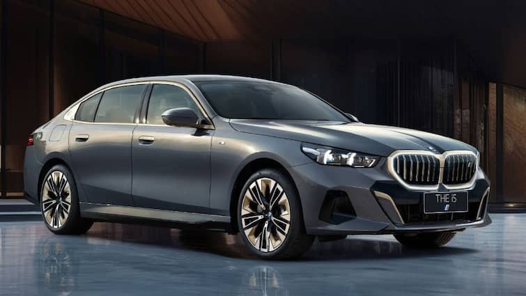 Battle Of The Luxury Sedans: BMW 5 Series LWB Vs Mercedes-Benz E-Class Vs Lexus ES300h. Check Dimensions, Features Battle Of The Luxury Sedans: BMW 5 Series LWB Vs Mercedes-Benz E-Class Vs Lexus ES300h. Check Dimensions, Features