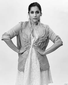 Rashmi Gautam : రూట్ మార్చిన రష్మీ గౌతమ్.. ఈసారి బ్లాక్ అండ్ వైట్, కలర్​ ఫోటోలతో వచ్చేసింది