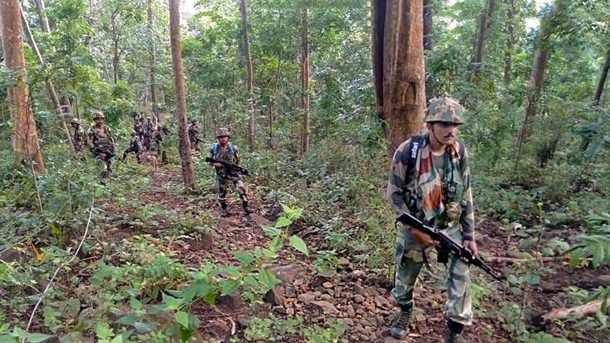 मूसलाधार बारिश के बीच मुठभेड़ में इनामी नक्सली को किया ढेर, तेलंगाना-छत्तीसगढ़ पुलिस का संयुक्त अभियान