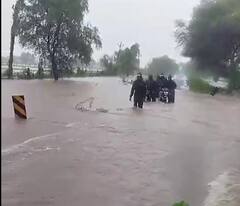 Azva Dam Water: વિશ્વામિત્રીના પાણી લોકોના ઘરોમાં ઘૂસ્યા, આજવા ડેમ ઓવરફ્લૉ થતાં છોડાયુ હતુ પાણી, તસવીરો...