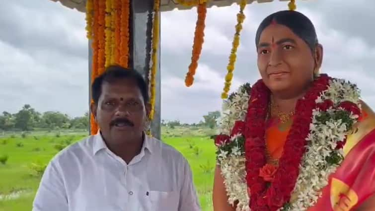 Warangal husband built temple for his wife in Budharaopet Telangana News Warangal News: భార్యకు గుడి కట్టించిన భర్త - ఫ్యామిలీతో కలిసి పూజలు